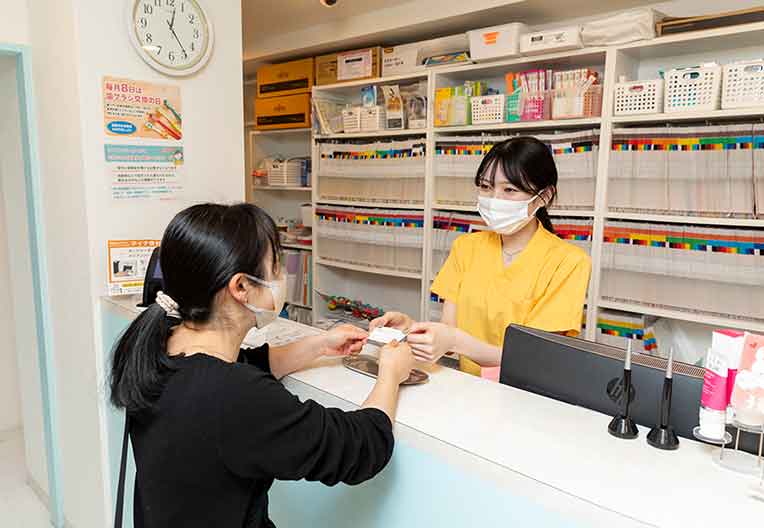 歯科医院で定期メンテナンスを受ける