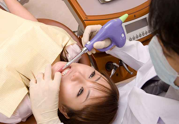親知らず抜歯に伴う痛みや腫れはどのくらい出る？