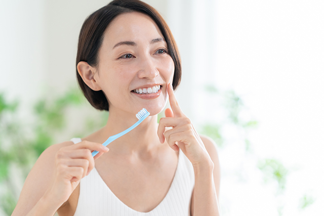 冷たいものだけじゃない！甘いものでもしみる理由とは？